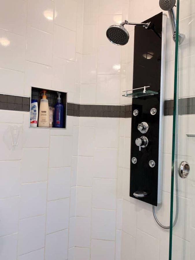 Nice Rooms With Private Bath In Mid Town Toronto Exteriör bild